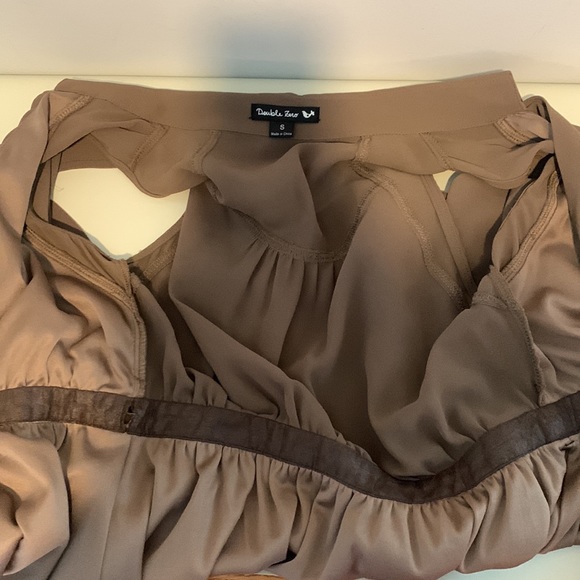 DOUBLE ZERO Taupe-Brown wrap dress with faux suede tie & Ruffled bottom Size S - Picture 9 of 12